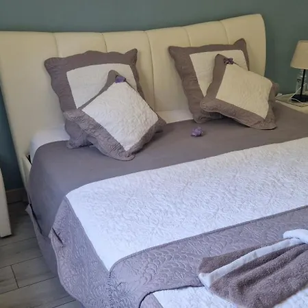 Mas Provencal 8 Pers, Air-conditioned Private Pool Villa