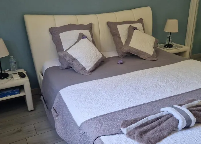 Mas Provencal 8 Pers, Air-conditioned Private Pool Villa